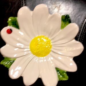8X8 Flower dish daisy with lady bug